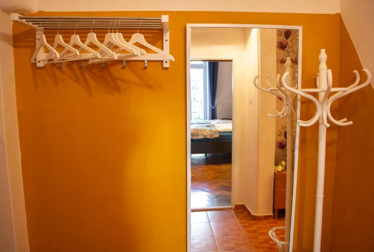 Triple King Size Balcony Suite Prag Apartment